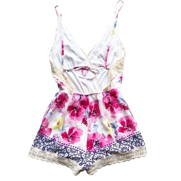 Tea & Cup Los Angeles Floral Backless Romper Medium - Picture 3 of 13